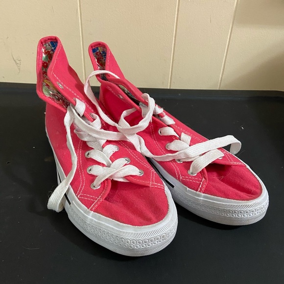 Pink Converse - Picture 1 of 2